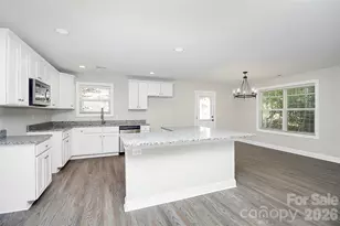 2595 Henry Falls Dr, Hickory, NC 28602 - Photo 9
