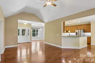959 Silverglen Wy, Hendersonville, NC 28792 - Photo 9