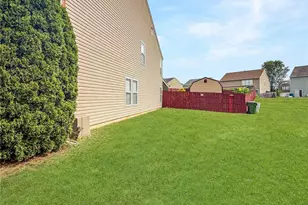 336 Farm Springs Dr, Mount Holly, NC 28120 - Photo 3
