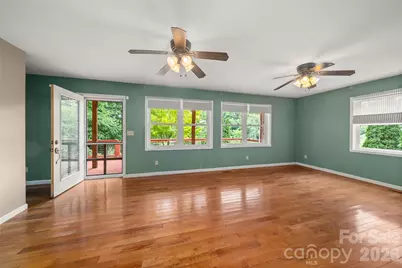 847 N Lakeside Drive, Hendersonville, NC 28739 - Photo 5