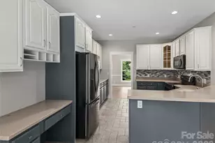 104 Arrowood Ln, Hendersonville, NC 28791 - Photo 11