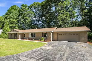 3158 Florida Dr, Hendersonville, NC 28792 - Photo 1