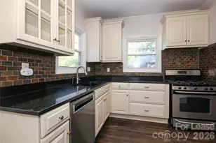 700 E 35th St, Charlotte, NC 28205 - Photo 17
