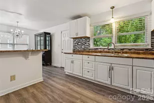 1131 Mt Kisco Dr, Charlotte, NC 28213 - Photo 5