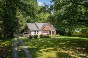 1822 W Sugar Creek Rd, Charlotte, NC 28262 - Photo 9
