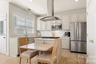4442 Huntscroft Ln, Charlotte, NC 28226 - Photo 5