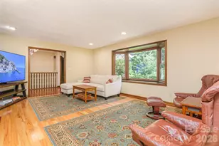 111 W Kindy Forest Dr, Hendersonville, NC 28739 - Photo 9