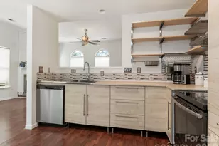 2940 Hosta Dr, Charlotte, NC 28269 - Photo 9