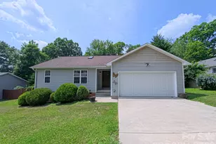 101 Tail Feather Ln, Candler, NC 28715 - Photo 1
