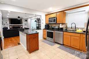 7329 Hounslow Ln, Charlotte, NC 28213 - Photo 9