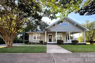 302 S College Ave, Newton, NC 28658 - Photo 1