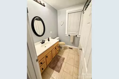 302 S College Avenue, Newton, NC 28658 - Photo 11