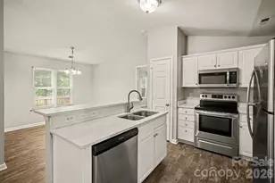 2732 Black Walnut Ln, Charlotte, NC 28262 - Photo 9