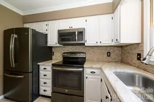 3605 Colony Crossing Dr, Charlotte, NC 28226 - Photo 7