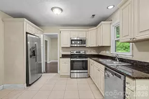 7111 Amarillo Dr, Charlotte, NC 28262 - Photo 9