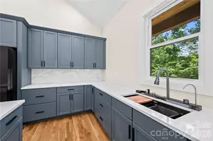 210 Hickory Tree Ln, Hendersonville, NC 28739 - Photo 11