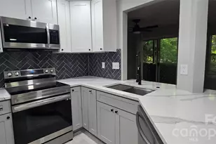 6039 Gray Gate Ln, Charlotte, NC 28210 - Photo 11