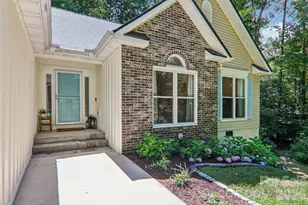 401 Heather Marie Dr, Hendersonville, NC 28792 - Photo 3