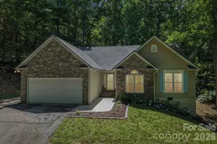 401 Heather Marie Dr, Hendersonville, NC 28792 - Photo 1