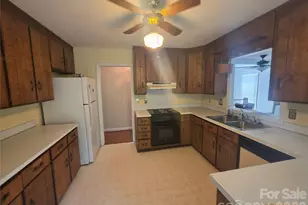 9031 Dartmoor Pl, Charlotte, NC 28227 - Photo 13