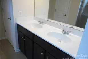 5860 Glassport Ln, Charlotte, NC 28210 - Photo 15