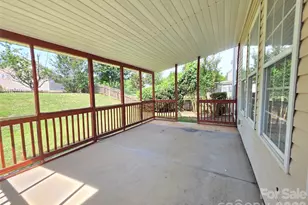 10601 Bere Island Dr, Charlotte, NC 28278 - Photo 11