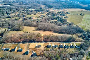 911 Westminster Dr, Statesville, NC 28677 - Photo 1