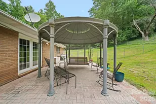 528 Baccus Siding Rd, Green Mountain, NC 28740 - Photo 17