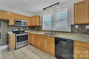 10 Enka Oak St, Candler, NC 28715 - Photo 9