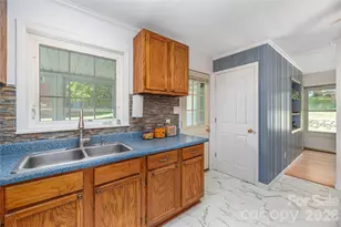 881 Mulberry St, Clyde, NC 28721 - Photo 9