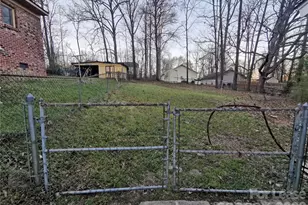 1932 Holly St, Charlotte, NC 28216 - Photo 23