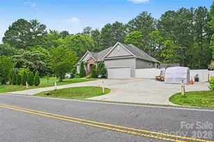 7015 Mt Holly-Huntersville Rd, Charlotte, NC 28216 - Photo 11
