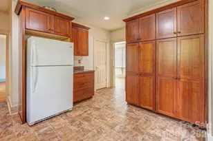 648 Lakeshore Dr, Asheville, NC 28804 - Photo 7