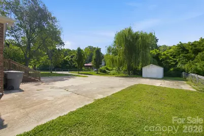 1401 Grovewood Drive, Charlotte, NC 28208 - Photo 33