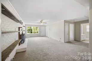 1401 Grovewood Dr, Charlotte, NC 28208 - Photo 13