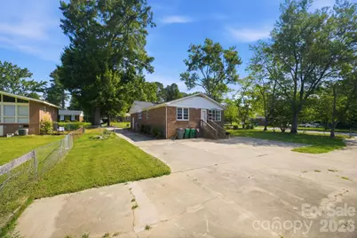 1401 Grovewood Drive, Charlotte, NC 28208 - Photo 35