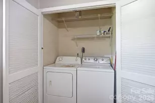 1401 Grovewood Dr, Charlotte, NC 28208 - Photo 29
