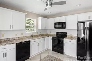 1301 Hyde Park Dr, Asheville, NC 28806 - Photo 9