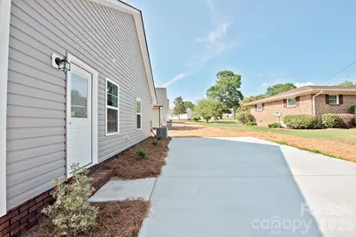 135 Beaver Street, Landis, NC 28088 - Photo 7