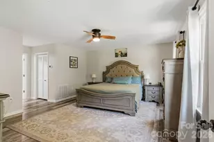 1171 37th Ave Dr NE, Hickory, NC 28601 - Photo 9