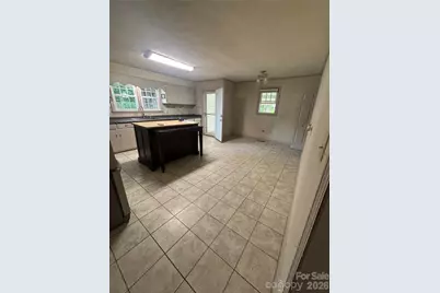 327 Arrowood Street SE, Lenoir, NC 28645 - Photo 9