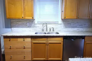 4229 Hiddenbrook Dr, Charlotte, NC 28205 - Photo 3
