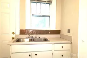 1623 Fountain View St, Charlotte, NC 28208 - Photo 3