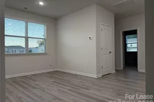 7024 Maple Run Cir, Charlotte, NC 28215 - Photo 7