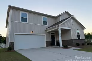 7024 Maple Run Cir, Charlotte, NC 28215 - Photo 3
