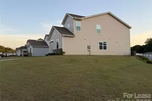 7024 Maple Run Cir, Charlotte, NC 28215 - Photo 5