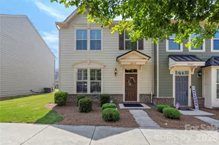 2023 Sage Park Dr, Charlotte, NC 28217 - Photo 3