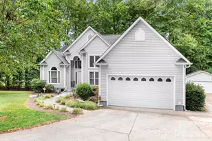 135 Pinecroft Ct, Troutman, NC 28166 - Photo 3