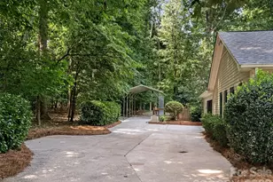 325 Stratfordshire Dr, Matthews, NC 28105 - Photo 3