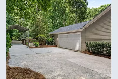 325 Stratfordshire Drive, Matthews, NC 28105 - Photo 39